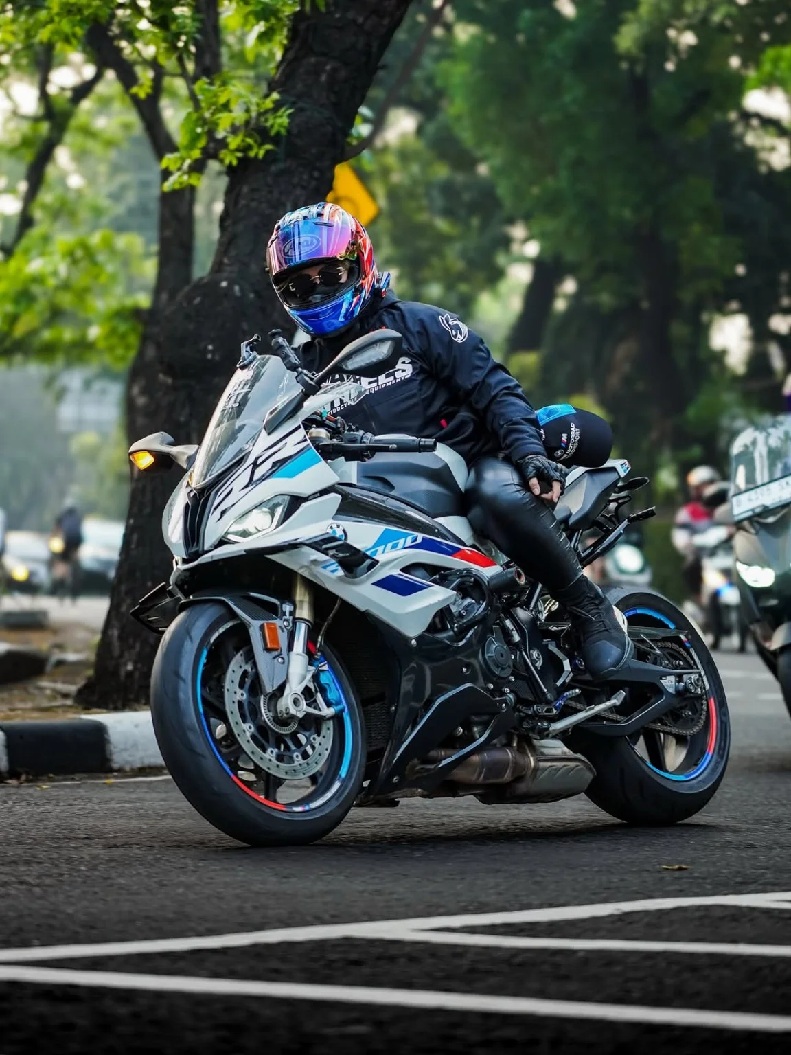 BMW dan Saya: Bukan Sekadar Motor, Tapi Bagian dari Perjalanan